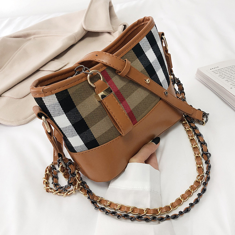 thick chain crossbody bag